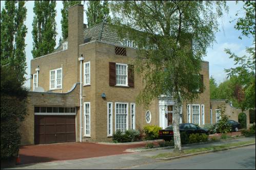 32 Winnington Road a